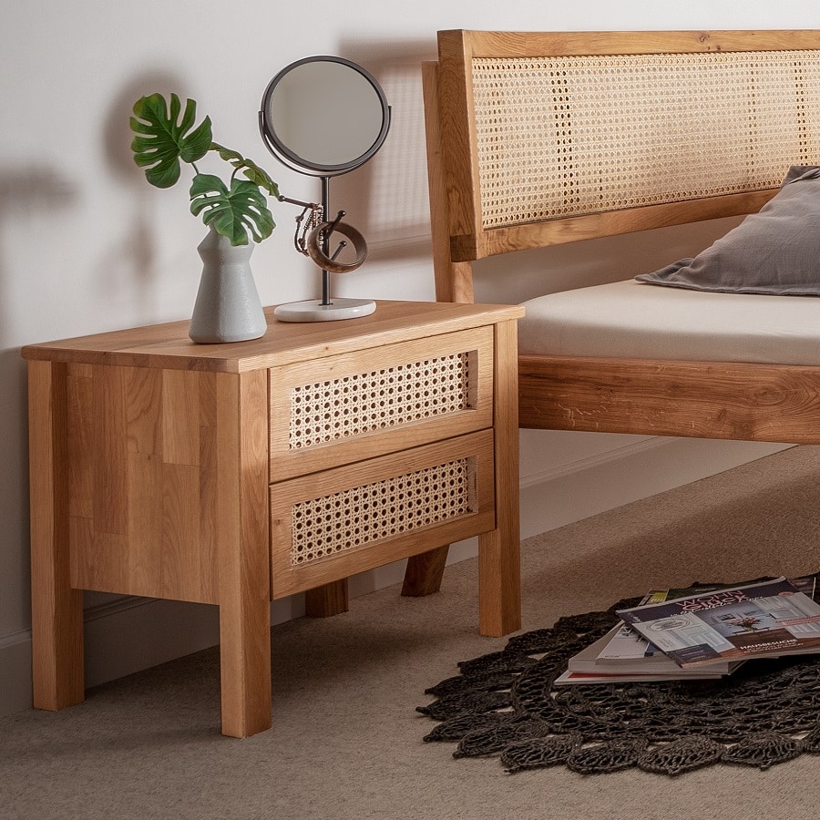 Balder Snedker Sengebord i Massiv FSC Egetræ og Fransk Naturflet fra Organic Sleep