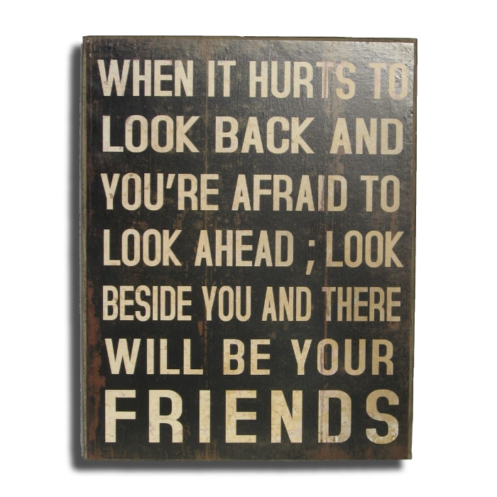 Træskilt Beside you there will be Friends