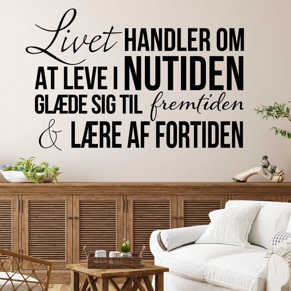Wallsticker Livet handler om at leve i nutiden