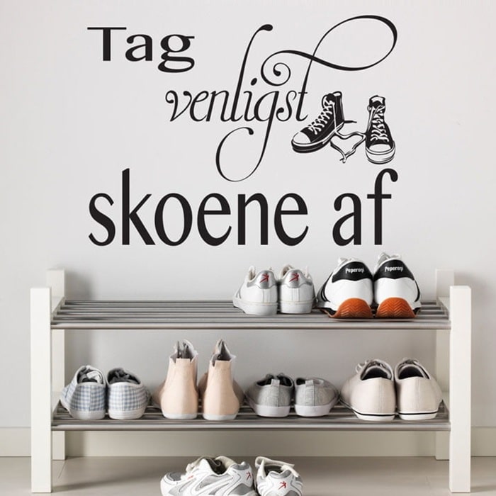 Wallsticker Tag venligst skoene af